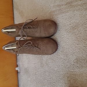 Brand new, never been worn, lave up, brown platform shoes. Size 8.5